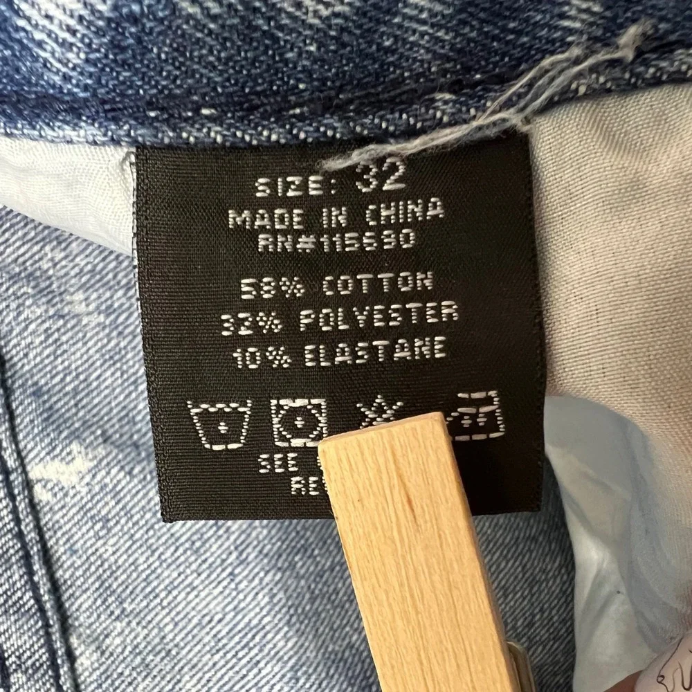 Stitches‎ & Rivets Bleach Wash Denim Shorts American Flag Patches Size 32 Jorts - Picture 7 of 8